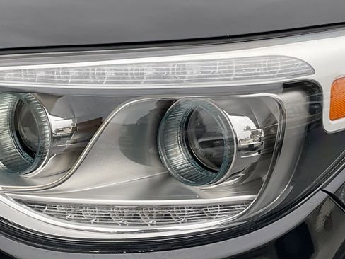 Used 2018 Kia Soul EV + w/ Sun & Fun Package image 9