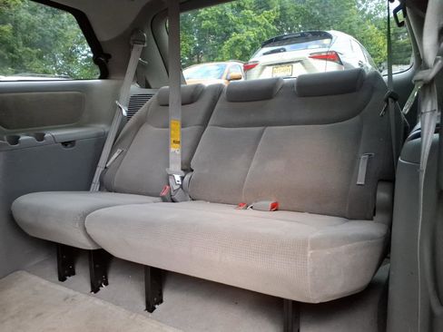 Used 2004 Toyota Sienna CE FWD image 19