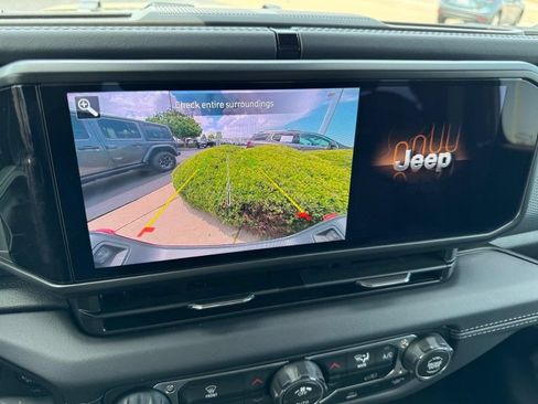Used 2026 Jeep Gladiator Mojave AWD/4WD image 18
