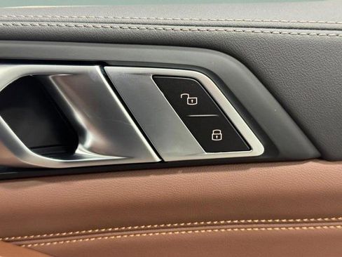 New 2026 BMW X5 xDrive50e image 21