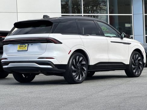 Used 2024 Lincoln Nautilus Reserve w/ Equipment Group 202A image 3