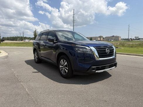 Used 2025 Nissan Pathfinder SL AWD/4WD image 9