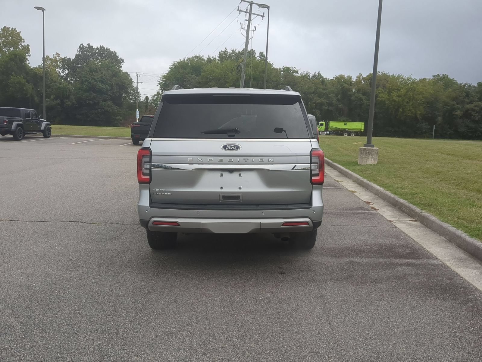 Used 2024 Ford Expedition Limited RWD image 4