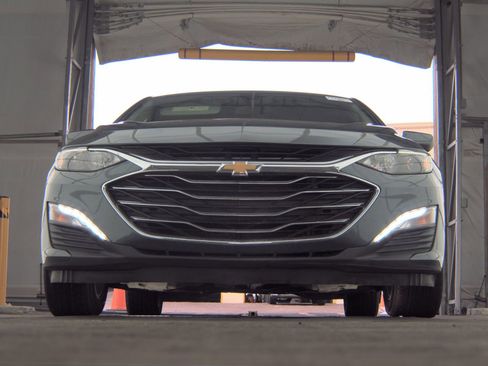 Used 2019 Chevrolet Malibu LT image 3