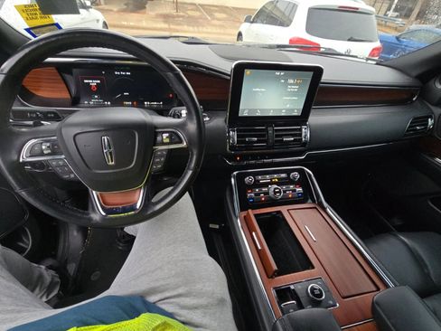 Used 2018 Lincoln Navigator Select w/ Technology Package image 10