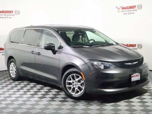 Used 2023 Chrysler Voyager LX FWD image 2