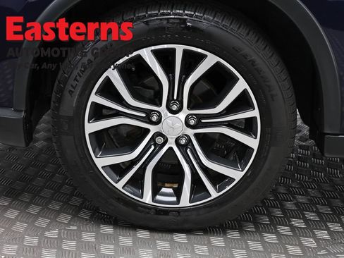 Used 2018 Mitsubishi Outlander AWD image 30