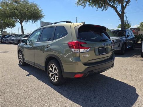 Used 2021 Subaru Forester Premium AWD/4WD image 6