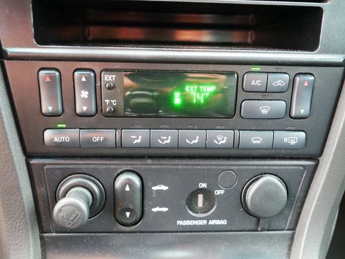 Used 2002 Ford Thunderbird RWD image 26