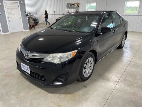 Used 2014 Toyota Camry LE FWD image 3