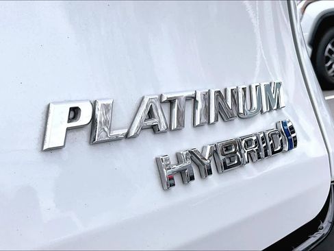 Certified 2024 Toyota Sienna Platinum image 10