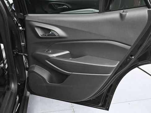 Used 2025 Chevrolet Trax LT w/ LT Convenience Package FWD image 30