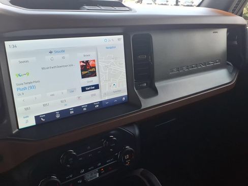 Used 2024 Ford Bronco Outer Banks AWD/4WD image 26