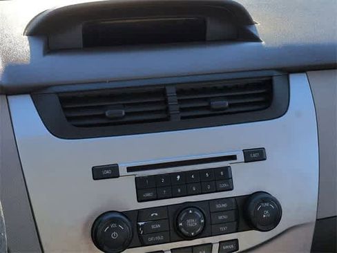 Used 2010 Ford Focus SE image 24