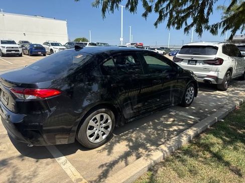 Used 2025 Toyota Corolla LE FWD image 3