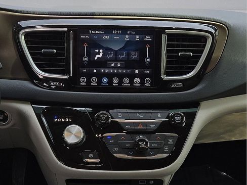 Used 2019 Chrysler Pacifica Touring-L Plus FWD image 13