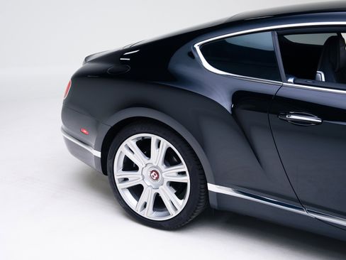 Used 2017 Bentley Continental GT image 24