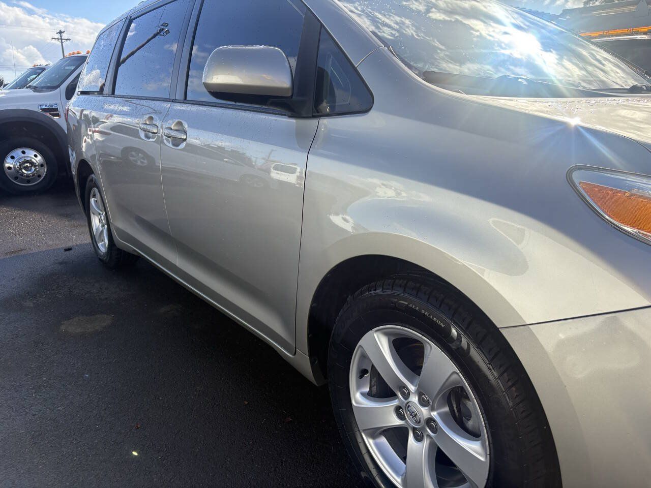 Used 2015 Toyota Sienna LE FWD image 9