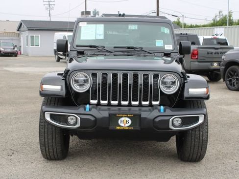 Used 2022 Jeep Wrangler Unlimited Sahara w/ Cold Weather Group AWD/4WD image 2