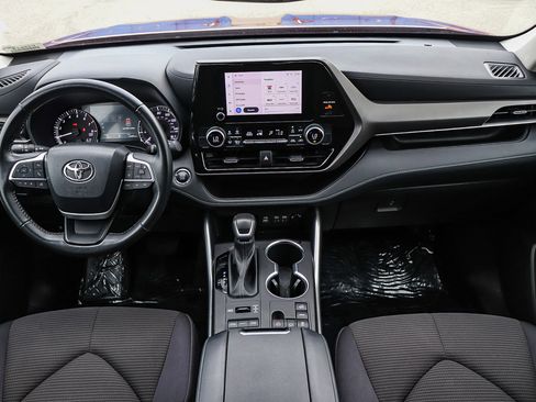Used 2023 Toyota Highlander LE image 13