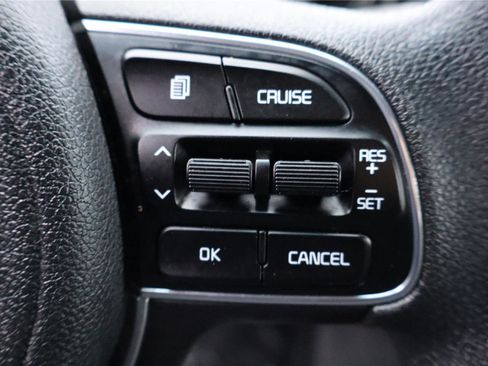 Used 2020 Kia Niro LX image 16