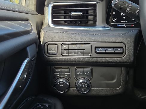 Used 2023 GMC Yukon Denali AWD/4WD image 21