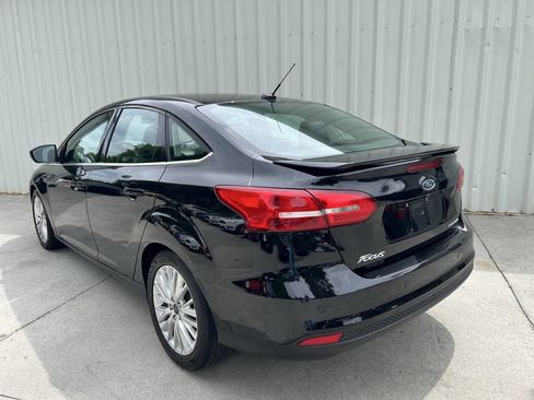 Used 2017 Ford Focus Titanium w/ Titanium Technology Package FWD image 5