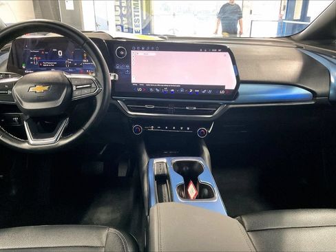 Used 2026 Chevrolet Equinox EV LT w/ Convenience Package II AWD/4WD image 18