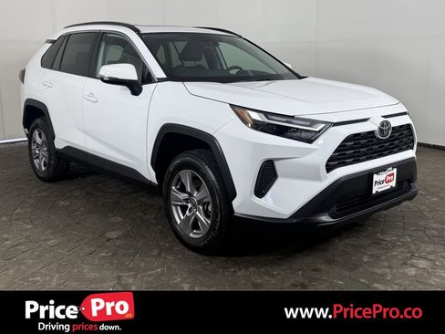 Used 2025 Toyota RAV4 XLE w/ Convenience Package image 1