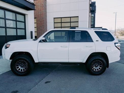 Used 2021 Toyota 4Runner SR5 image 5