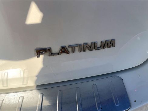 Used 2017 Nissan Pathfinder Platinum w/ Midnight Edition Package FWD image 8