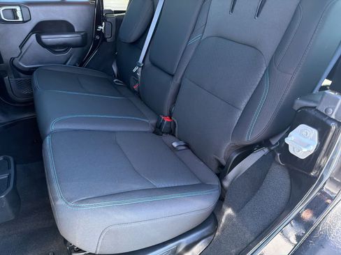 Used 2022 Jeep Wrangler Unlimited Rubicon 4xe w/ Cold Weather Group AWD/4WD image 21