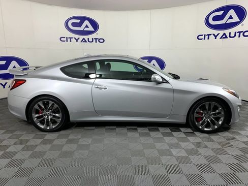 Used 2016 Hyundai Genesis Coupe 3.8 RWD image 2