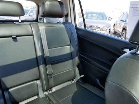 Used 2021 Volkswagen Tiguan SE w/ Panoramic Sunroof Package image 14