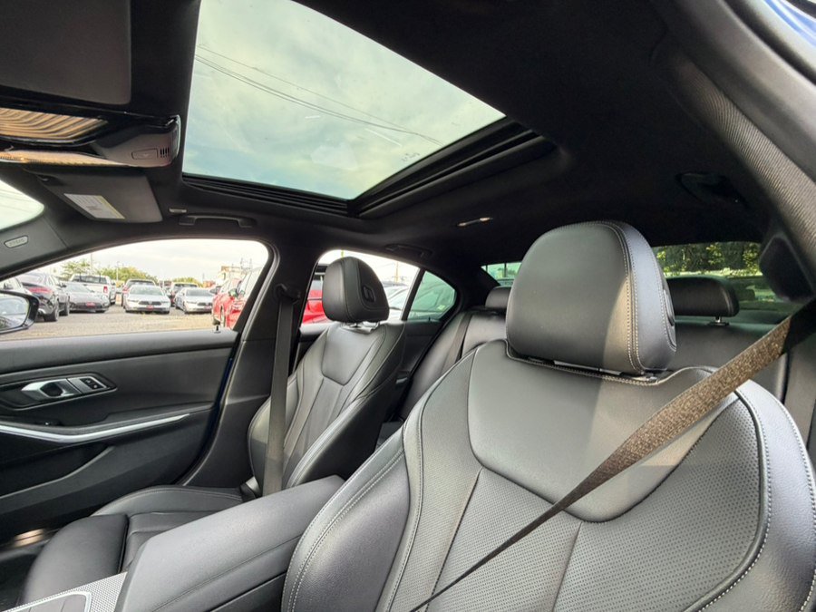 Used 2022 BMW 330i Sedan w/ M Sport Package RWD image 58