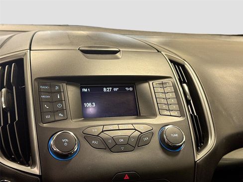 Used 2019 Ford Edge SE image 14