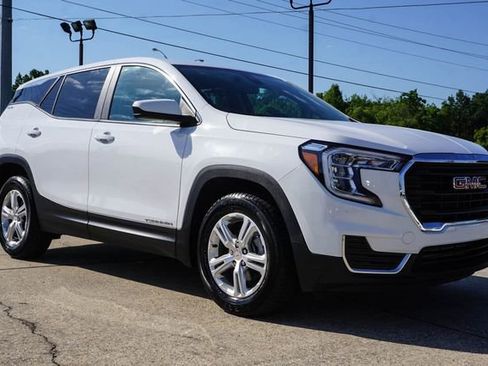 Used 2024 GMC Terrain SLE FWD image 2