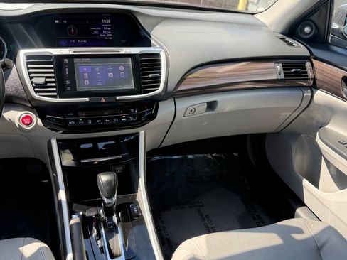 Used 2017 Honda Accord EX-L image 7