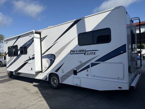 Used 2022 Ford E-450 and Econoline 450 Super Duty w/ Motorhome Prep Package RWD image 26