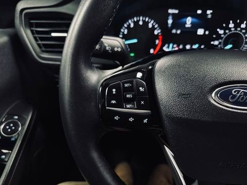 Used 2022 Ford Escape SE w/ SE Sport Appearance Package image 25