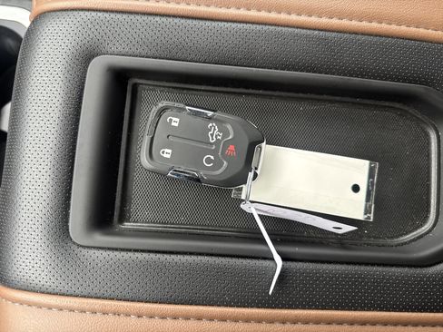 Used 2020 Chevrolet Silverado 1500 High Country w/ Technology Package image 30