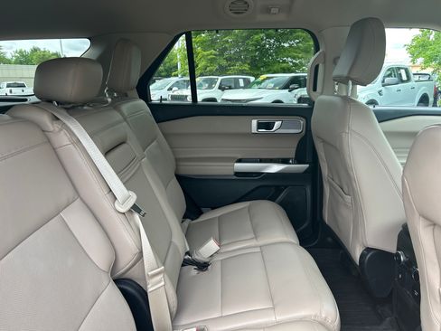 Used 2024 Ford Explorer Limited w/ Equipment Group 301A AWD/4WD image 10