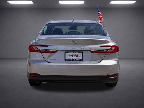 Used 2025 Toyota Camry LE image 5