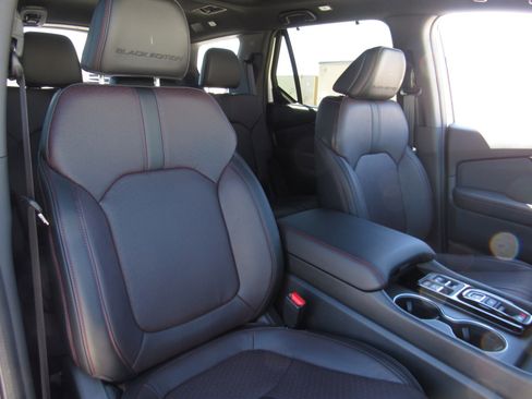 New 2025 Honda Pilot Black Edition image 9