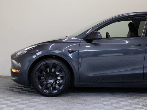 Used 2024 Tesla Model Y Long Range AWD/4WD image 8