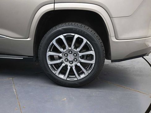 Used 2023 GMC Acadia Denali w/ Denali Technology Package AWD/4WD image 5