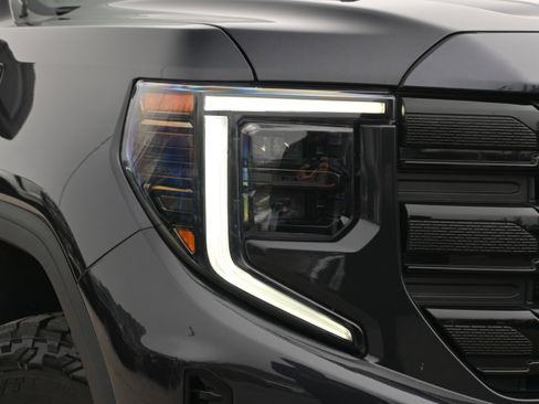 Used 2022 GMC Sierra 1500 Elevation image 27