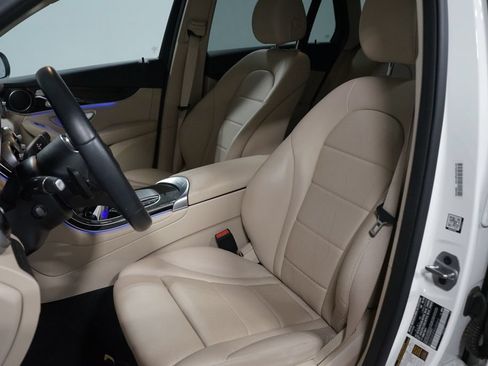Used 2022 Mercedes-Benz GLC 300 image 6
