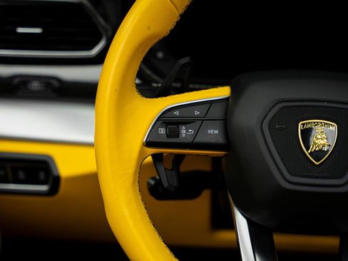 Used 2019 Lamborghini Urus AWD/4WD image 42