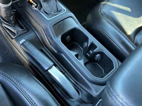 Used 2020 Jeep Wrangler Unlimited Sahara image 30